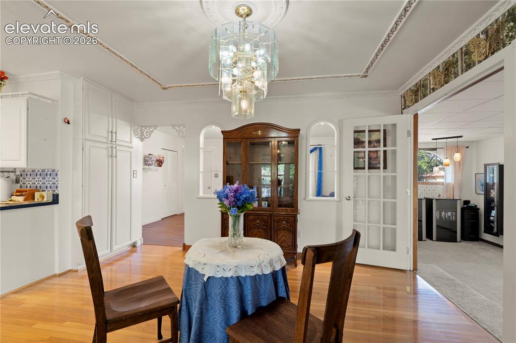 Image 12 of 32: Dining Area