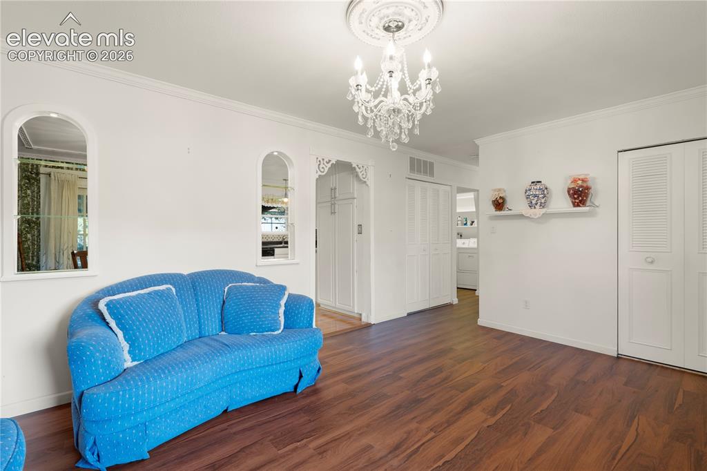 Image 13 of 32: Sitting Room