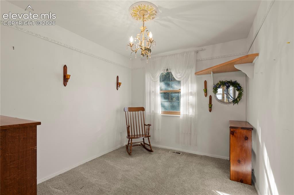 Image 14 of 32: Sitting Room