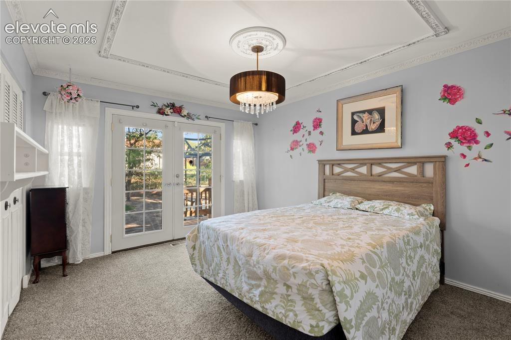 Image 19 of 32: Bedroom