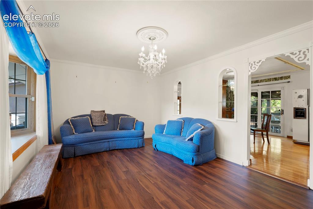 Image 4 of 32: Living Room