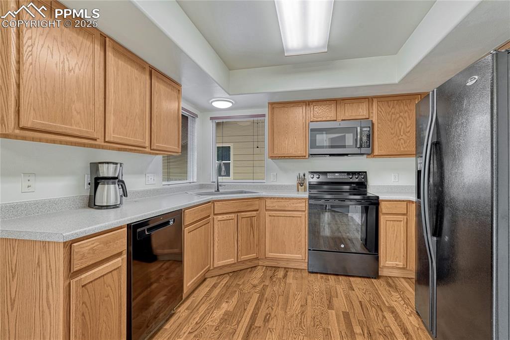Image 14 of 50: Kitchen
