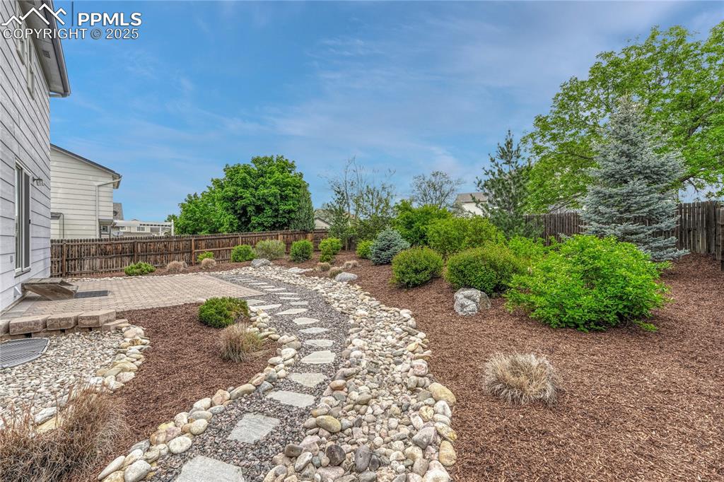 Image 36 of 50: PROFESSIONAL LANDSCAPING
