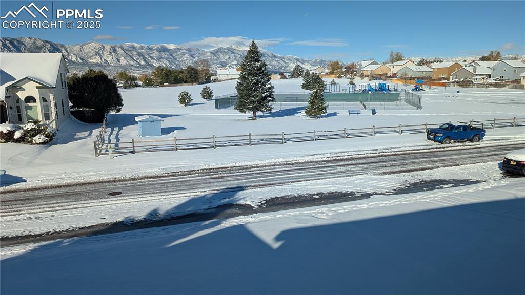 Image 40 of 50: PARK & PEAK WITH SNOW