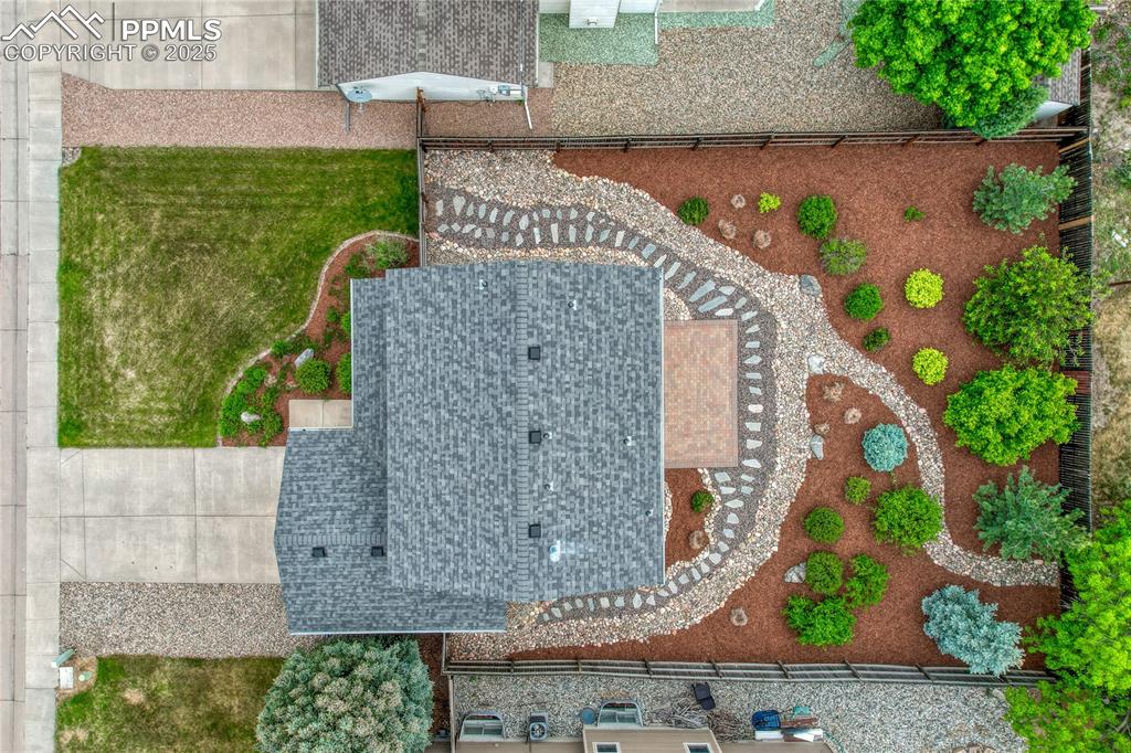Image 6 of 50: FULL LOT & LANDSCAPING