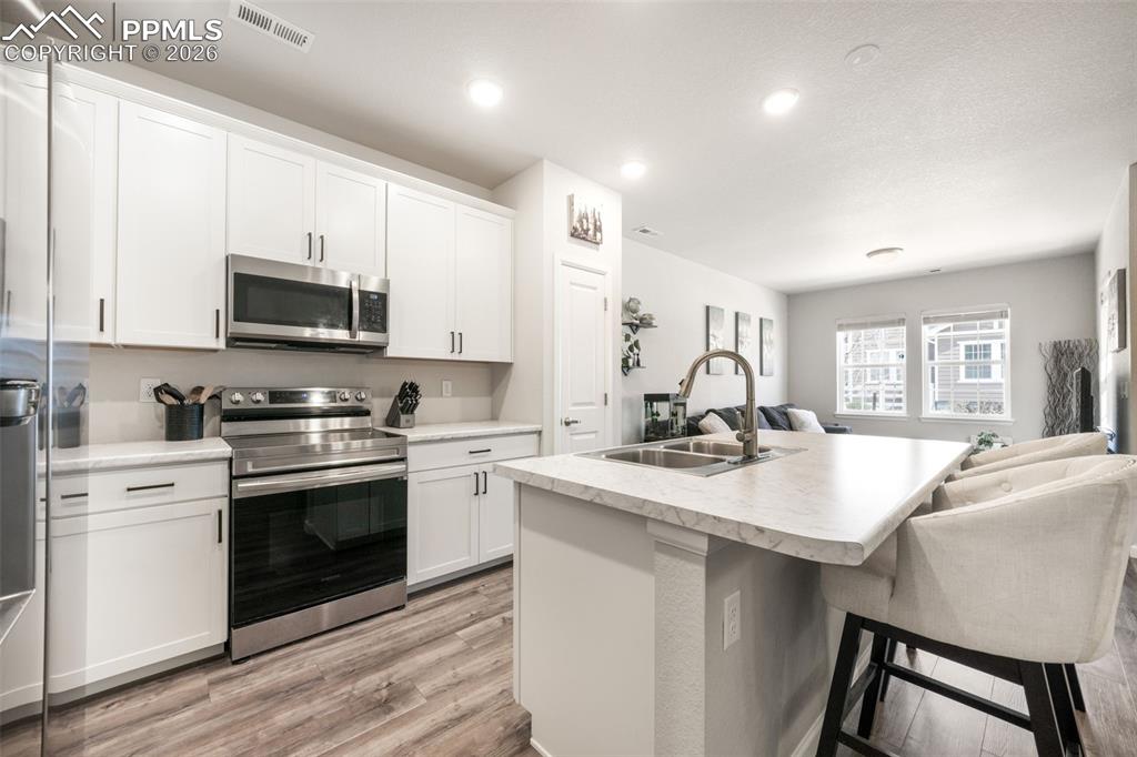 Image 14 of 48: Kitchen