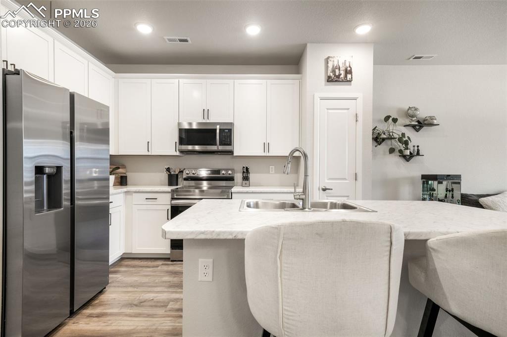 Image 15 of 48: Kitchen