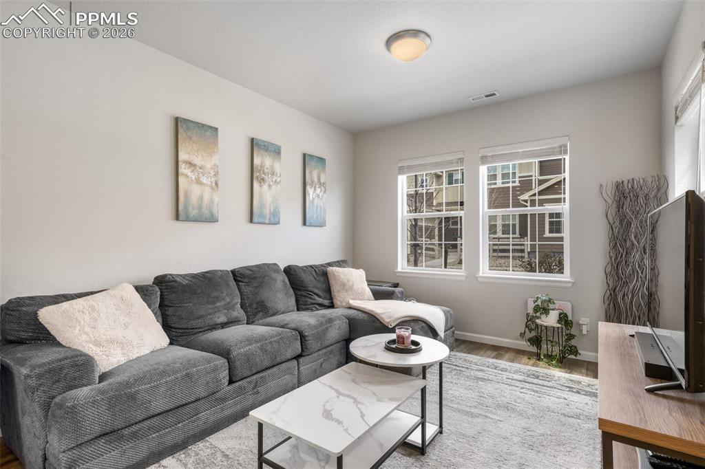 Image 19 of 48: Kitchen