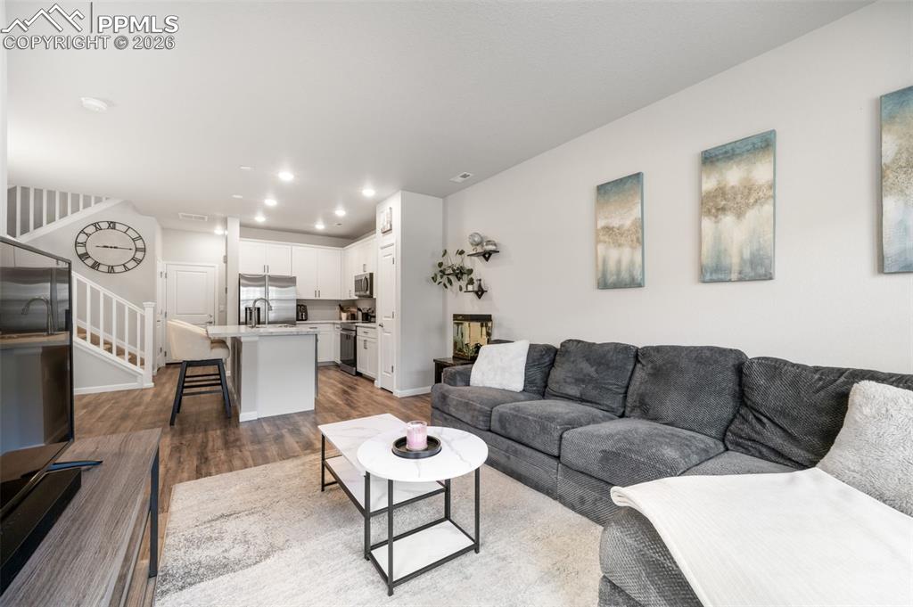 Image 20 of 48: Dining Area