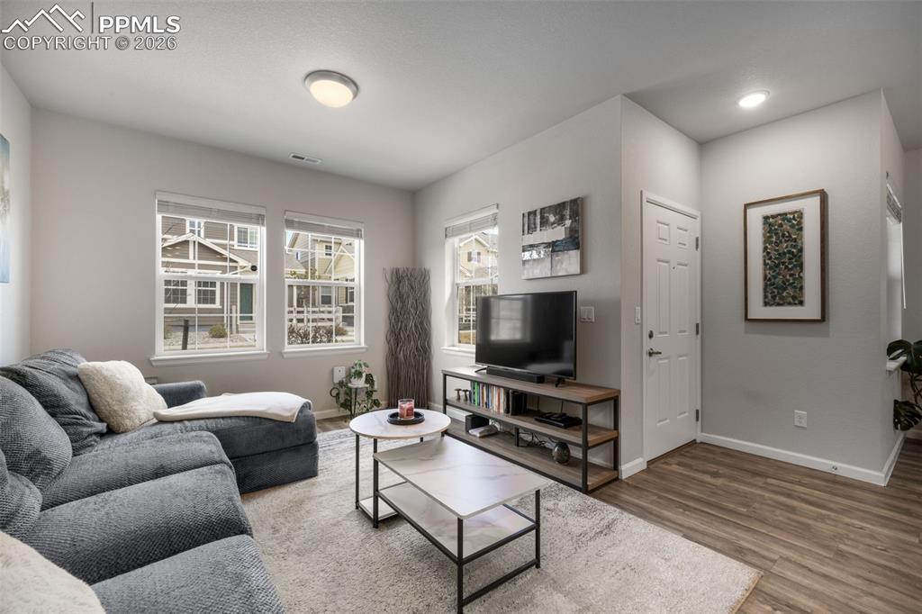 Image 21 of 48: Dining Area