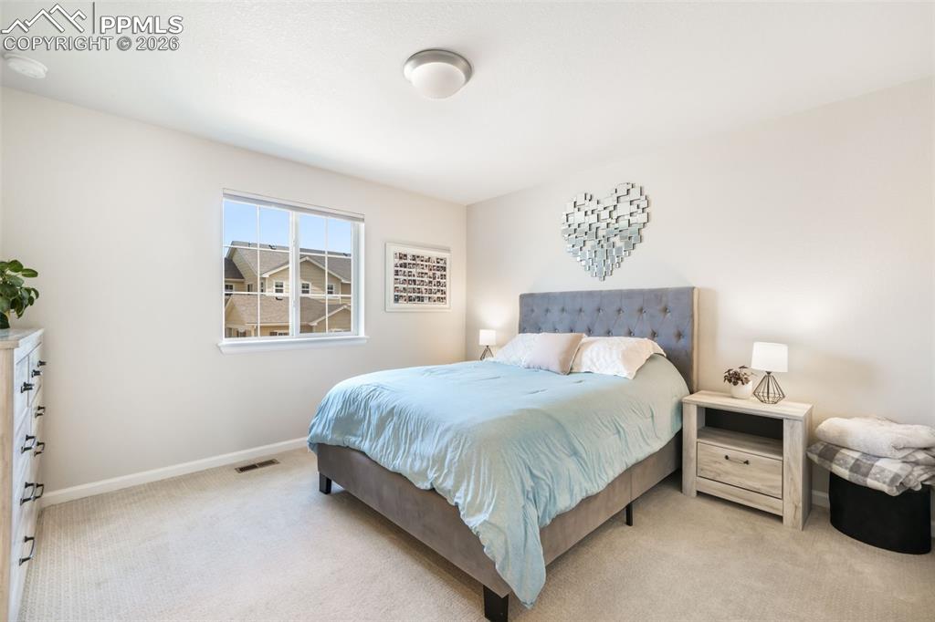 Image 26 of 48: Living Room