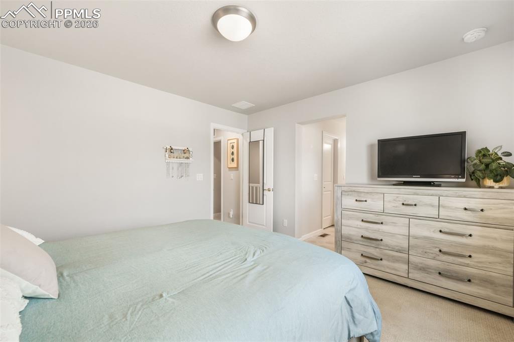 Image 28 of 48: Bathroom