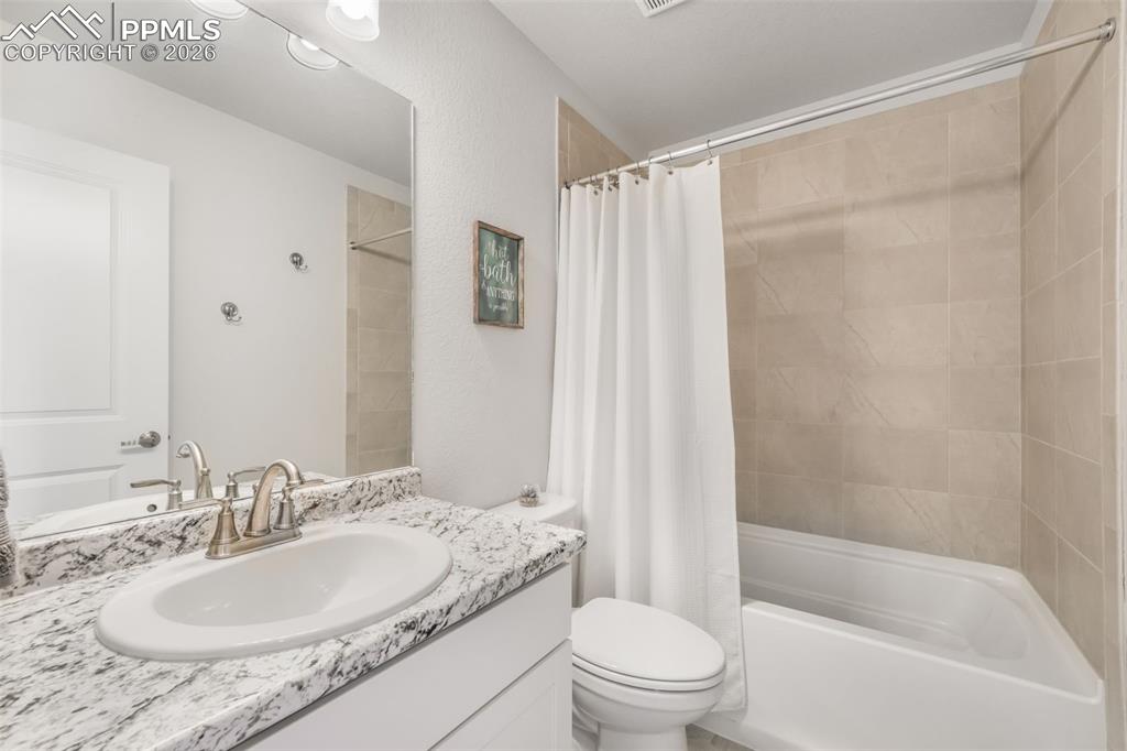 Image 38 of 48: Bedroom