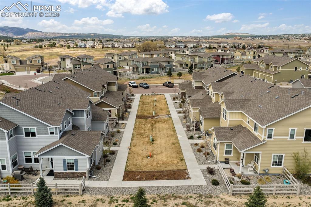 Image 45 of 48: Garage