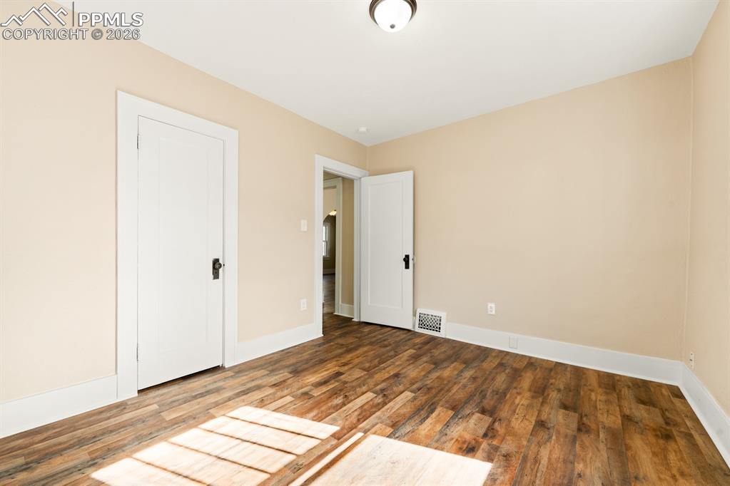 Image 10 of 26: Bedroom