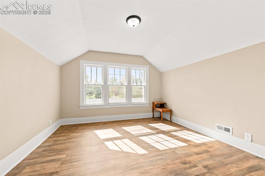 Image 15 of 26: Bonus Room