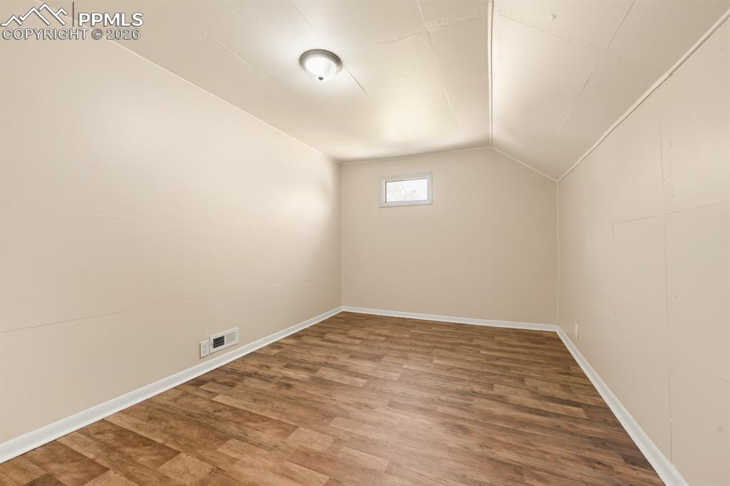 Image 17 of 26: Bonus Room