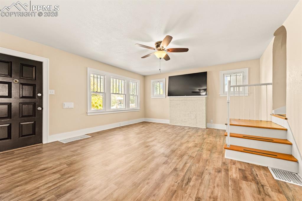 Image 4 of 26: Living Room