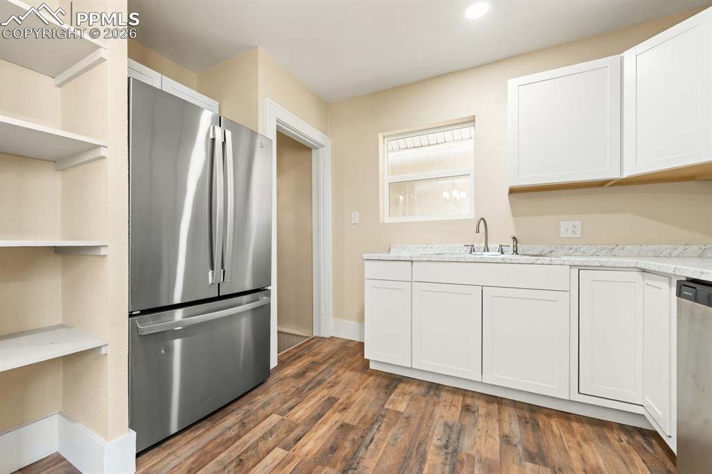 Image 7 of 26: Kitchen