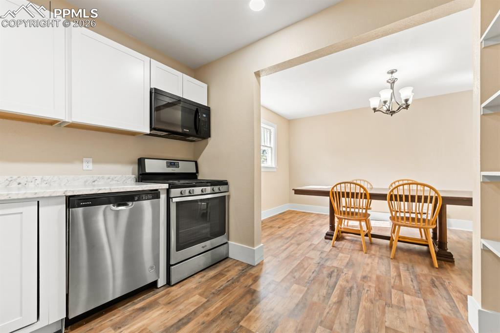 Image 8 of 26: Kitchen