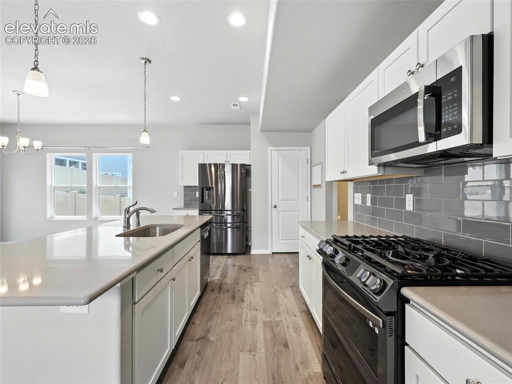 Image 10 of 39: Kitchen
