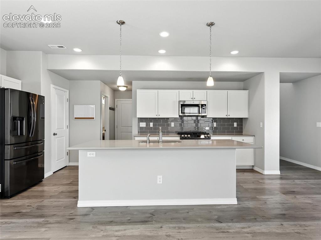 Image 11 of 39: Kitchen