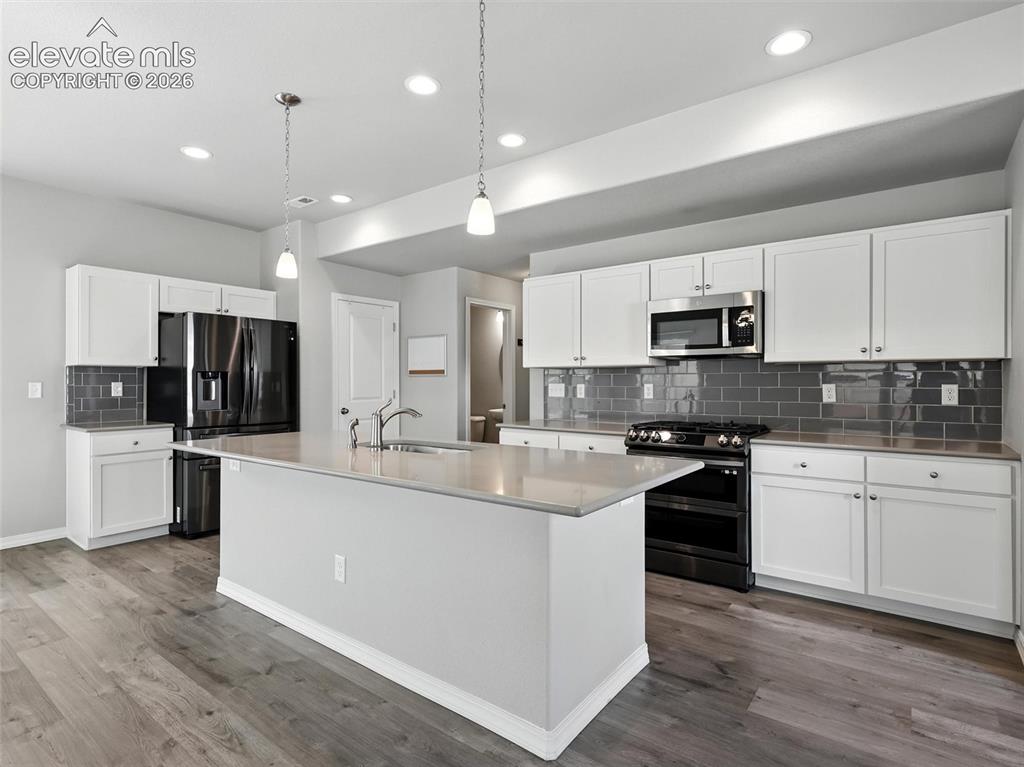 Image 13 of 39: Kitchen