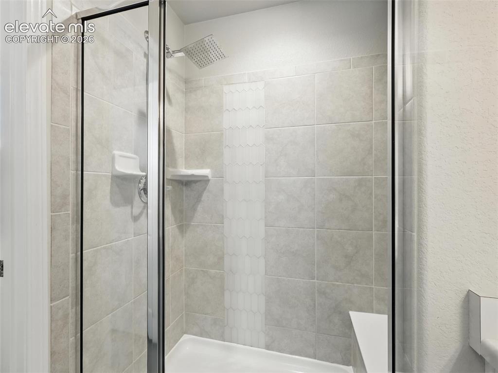 Image 19 of 39: Bathroom