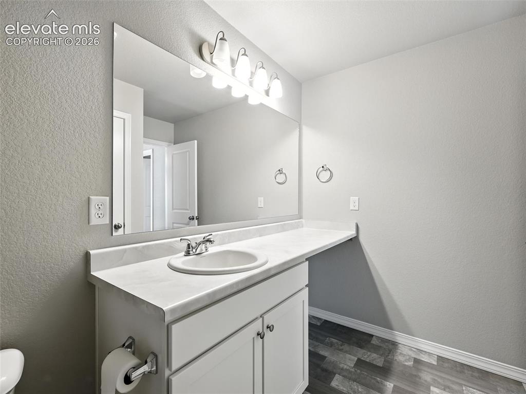 Image 23 of 39: Bathroom