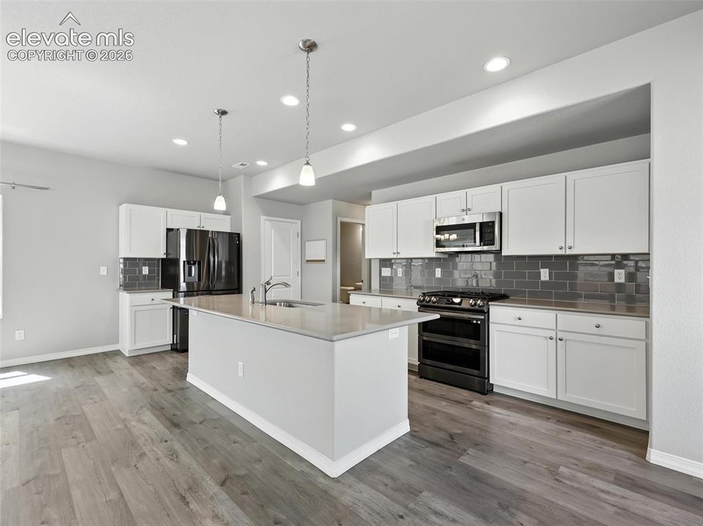 Image 8 of 39: Kitchen