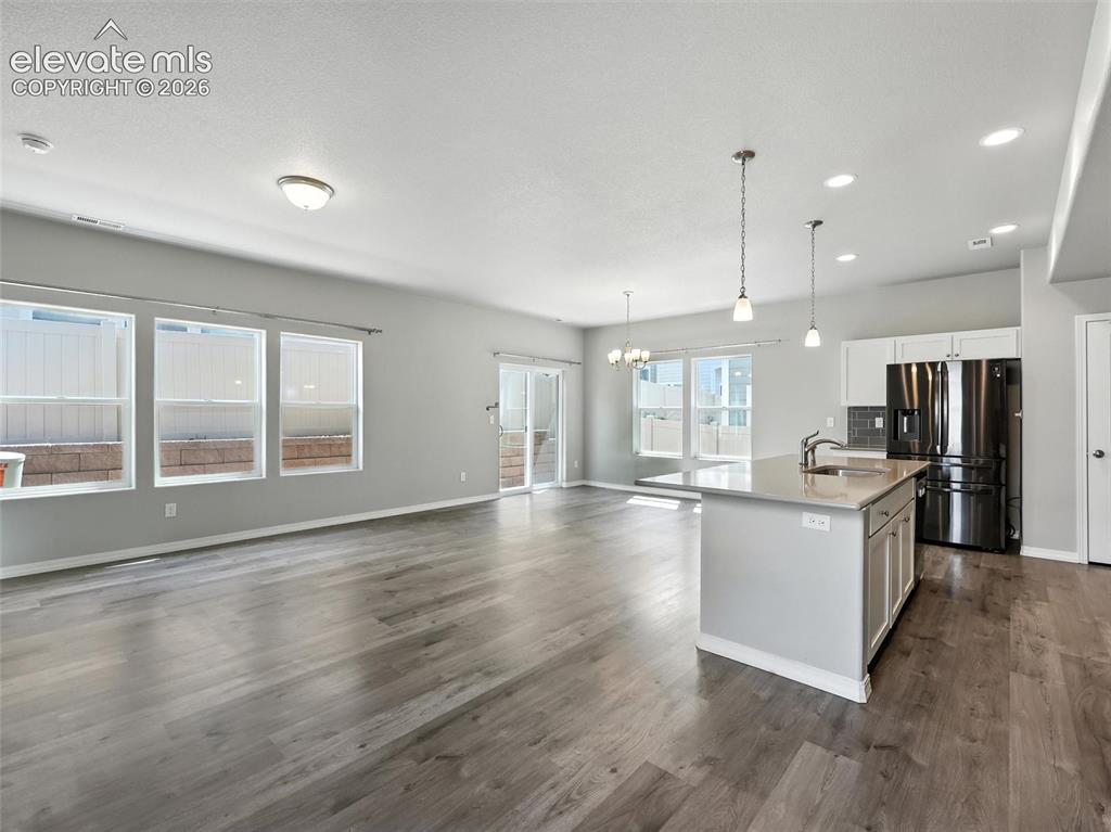Image 9 of 39: Kitchen