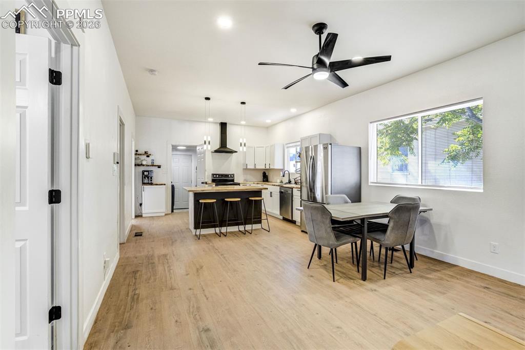 Image 10 of 27: Dining Area