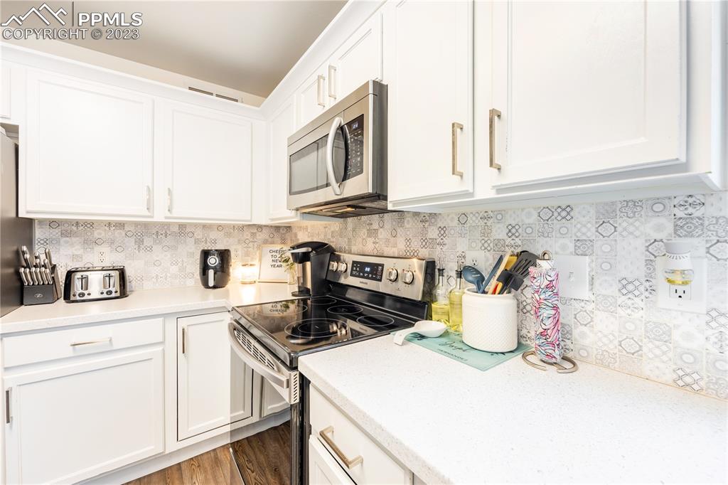 Listing 4227935, Image 2 of 9
