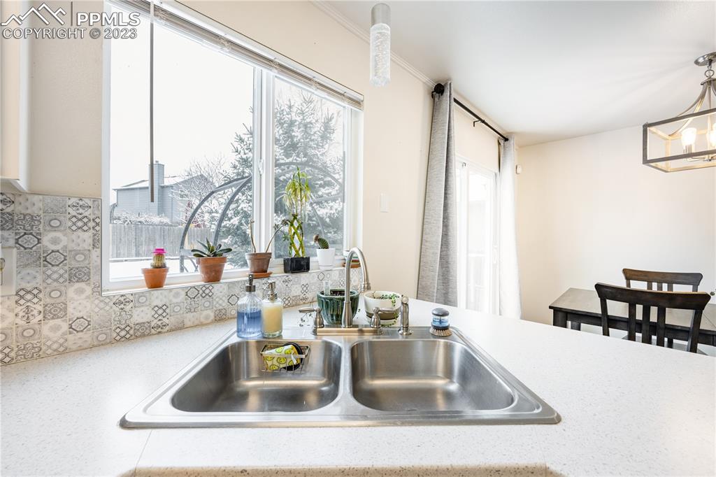Listing 4227935, Image 3 of 9