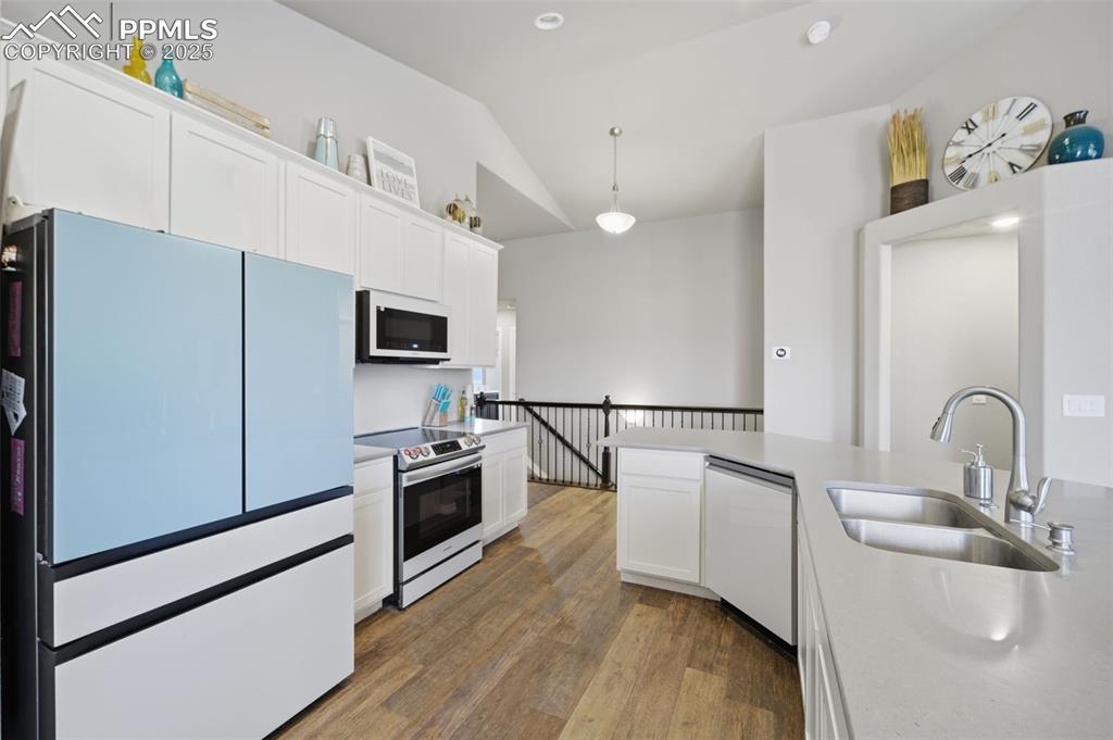 Image 10 of 35: Kitchen