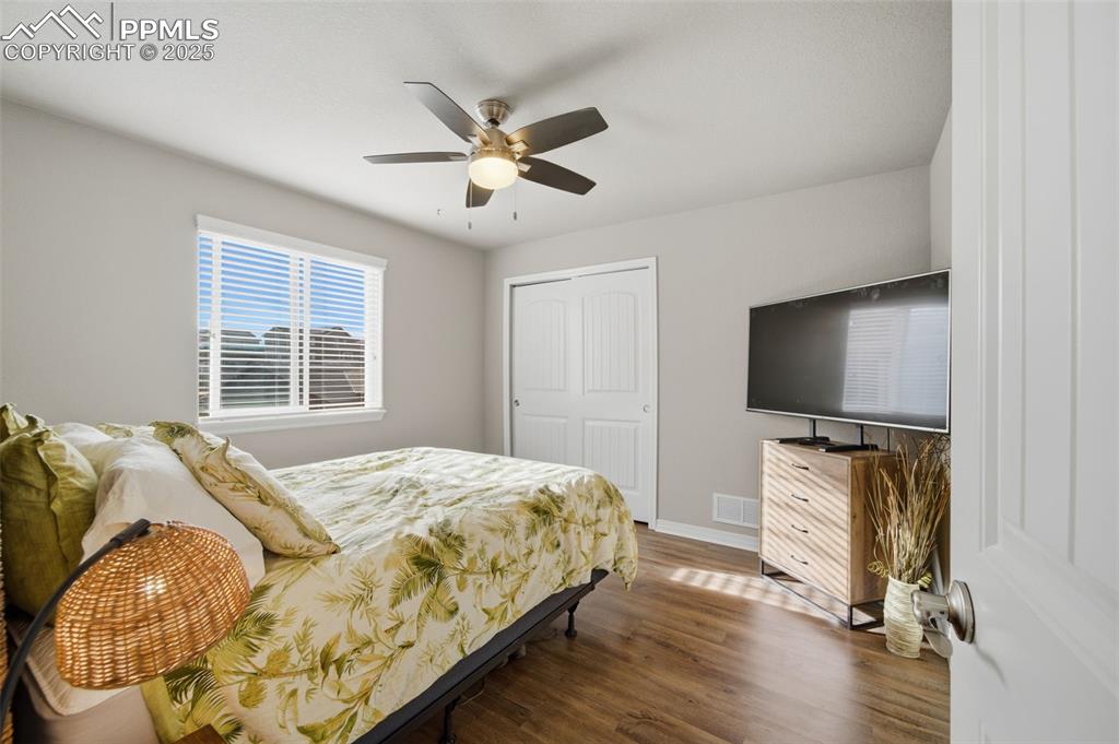 Image 15 of 35: Bedroom