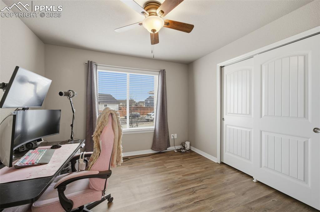 Image 16 of 35: Office