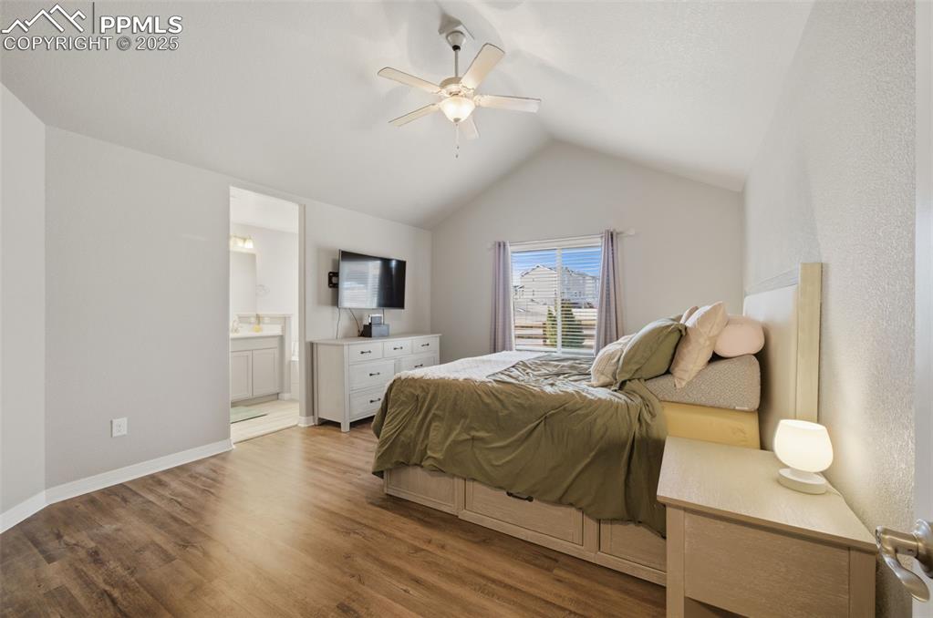 Image 18 of 35: Bedroom