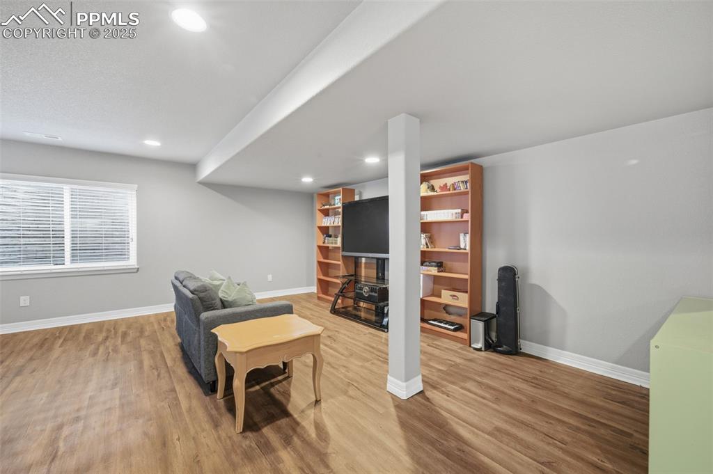 Image 22 of 35: Living Room