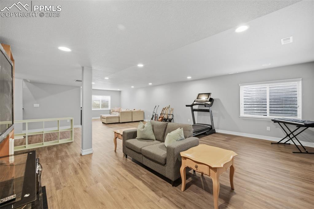 Image 24 of 35: Living Room