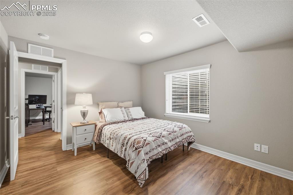 Image 29 of 35: Bedroom