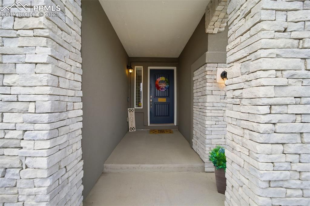 Image 4 of 35: Entry