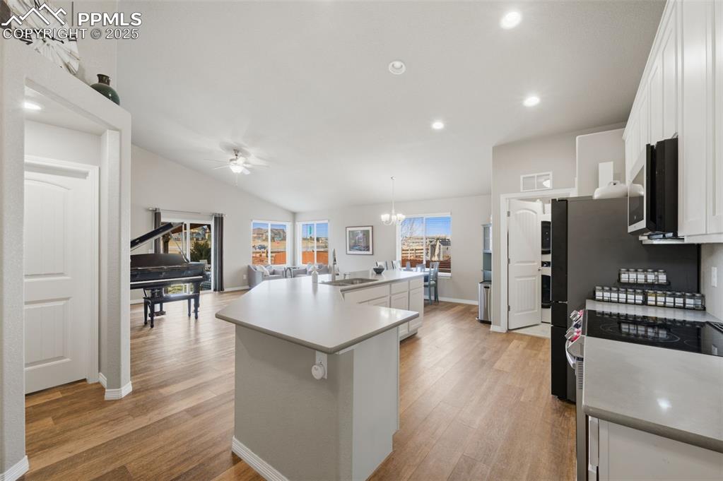 Image 7 of 35: Kitchen