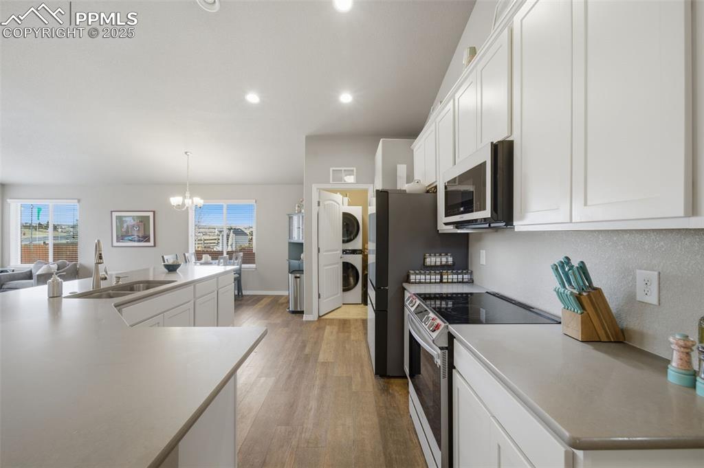 Image 9 of 35: Kitchen