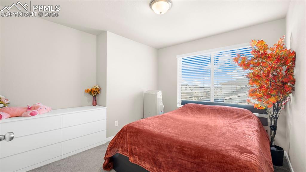 Image 14 of 20: Bedroom