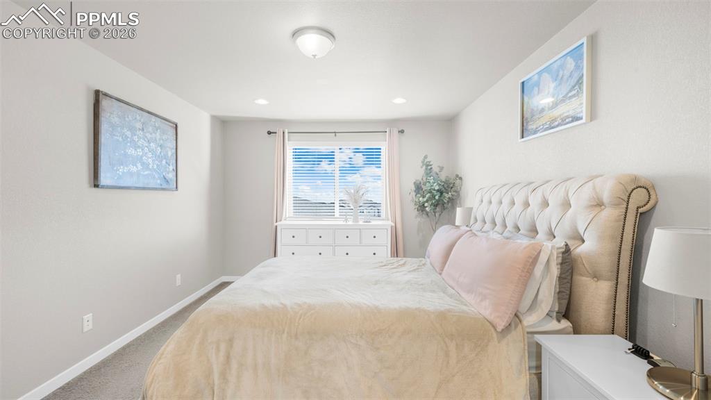 Image 15 of 20: Bedroom