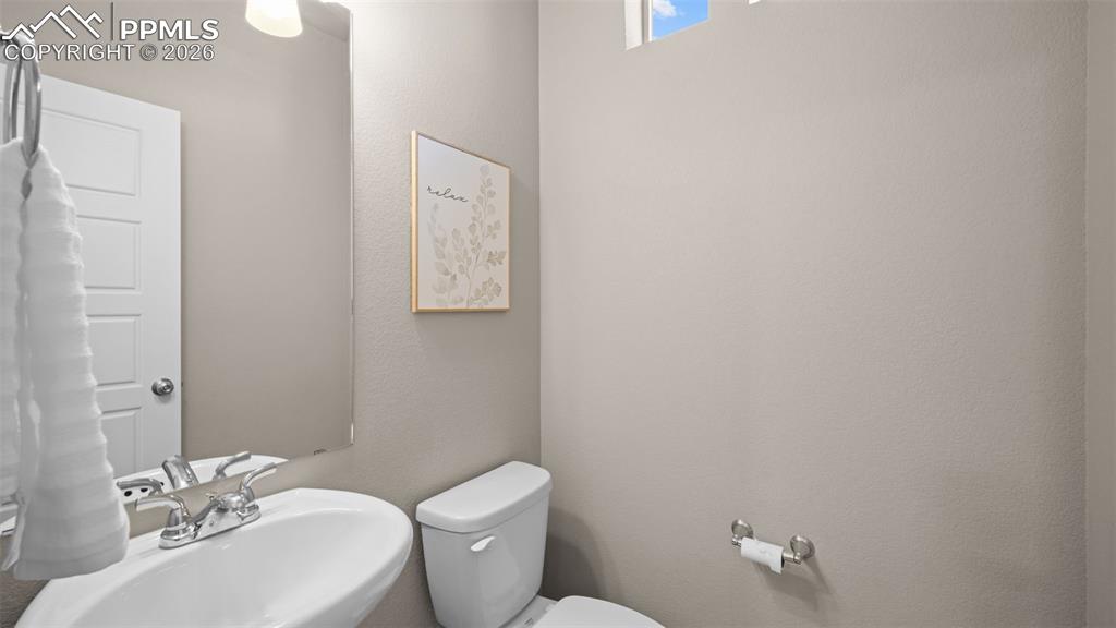 Image 21 of 34: Bathroom