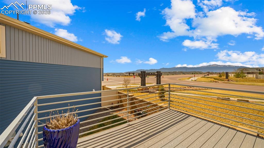 Image 23 of 34: Deck