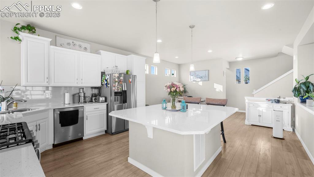 Image 4 of 20: Kitchen