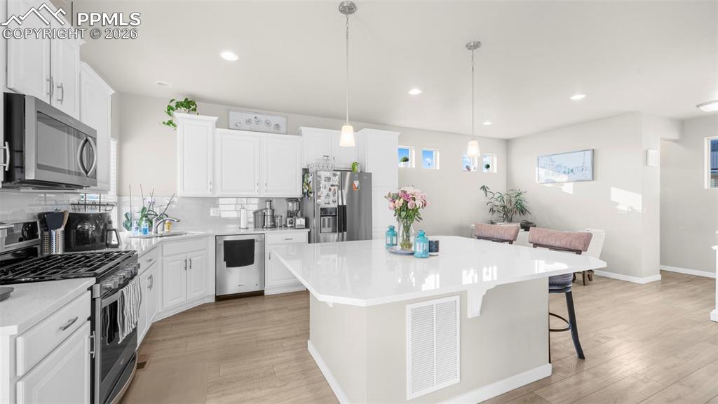 Image 6 of 20: Kitchen